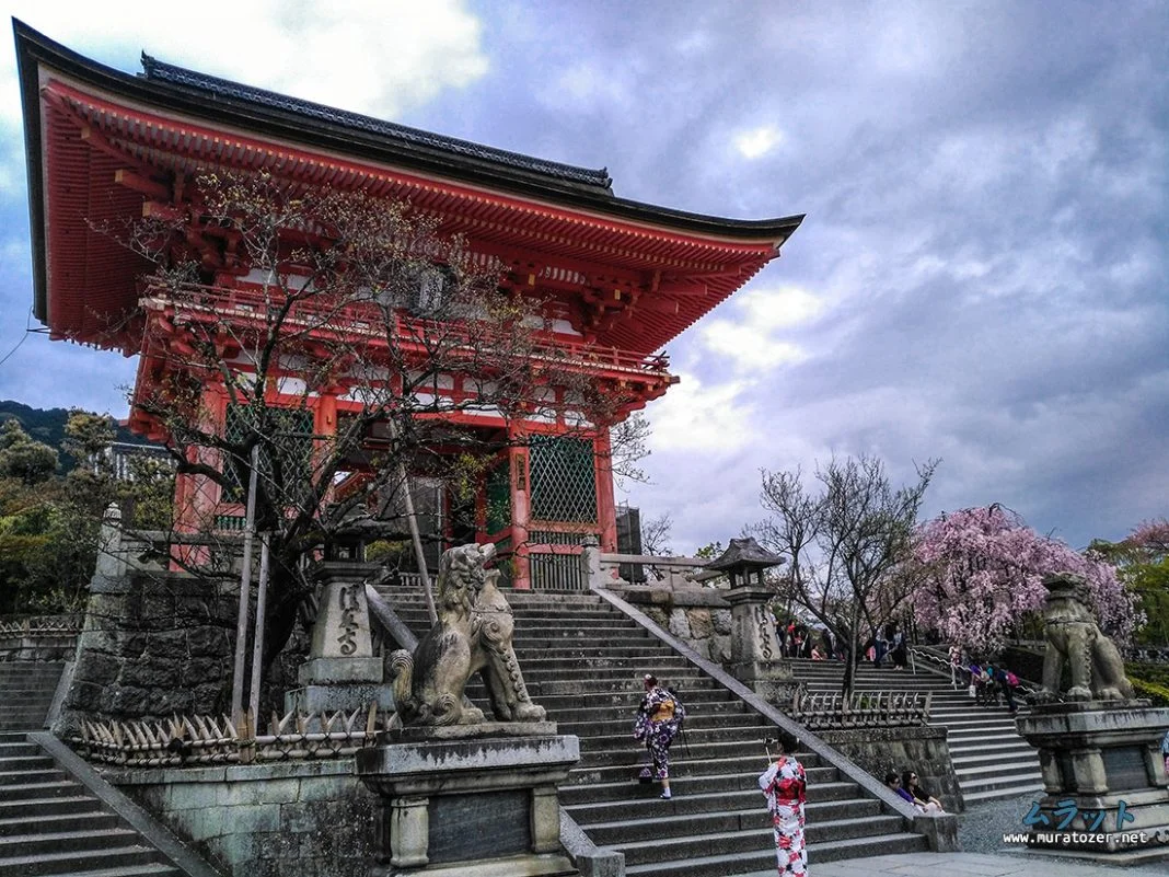 Kiyomizu Tapinagi Nio-mon gecidi