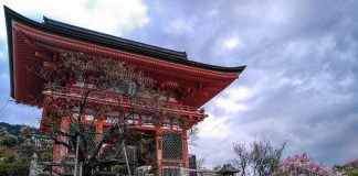 Kiyomizu Tapinagi Nio-mon gecidi