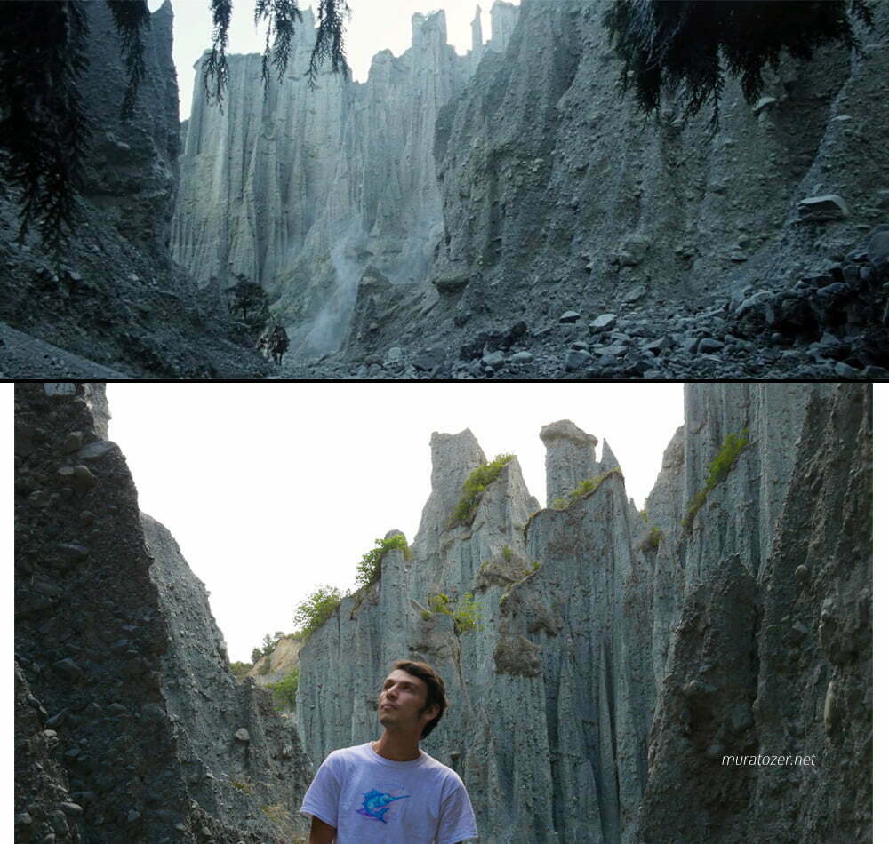Aragorn, Legolas ve Gimli yaklaşırken arkalarında görünen tepeler.